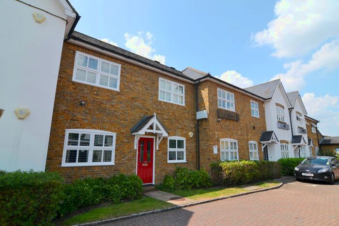 2 Bedroom Flat To Rent In Knights Place, Twickenham, Middlesex, Uk, TW2