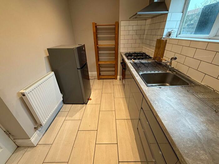 1 Bedroom Flat To Rent In Hampden Road, Turnpike Lane, N8