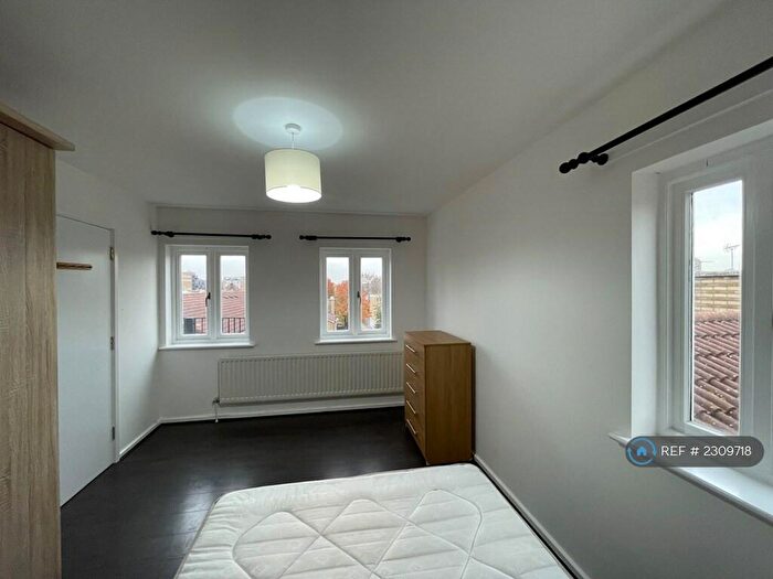 1 Bedroom Flat To Rent In Hearnshaw Street, London, E14