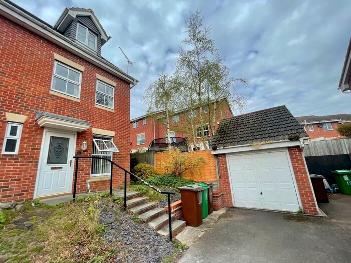 3 Bedroom House To Rent In Bratton Drive, Nottingham, NG5