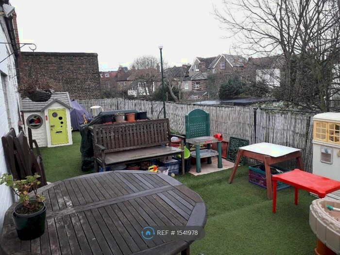 4 Bedroom Flat To Rent In Lonsdale Court, London, E11