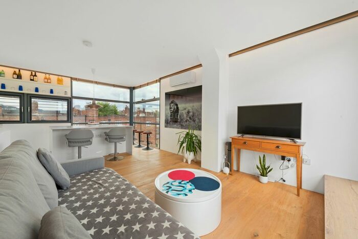 2 Bedroom Flat To Rent In Plantain Place, London, SE1