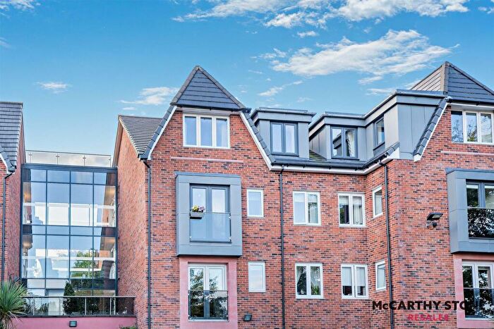 1 Bedroom Apartment For Sale In Oakfield Court, - Crofts Bank Road, Urmston, Manchester, M41
