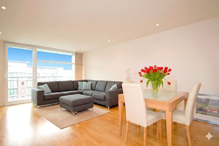 2 Bedroom Flat To Rent In Queenstown Road, London, SW11