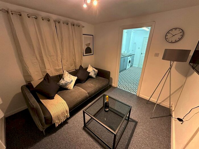 5 Bedroom Terraced House To Rent In Keogh Road, Stratford, London, E15