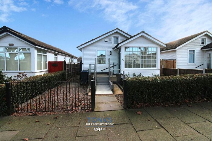 2 Bedroom Bungalow For Sale In Hawkesley Drive, Birmingham, B31