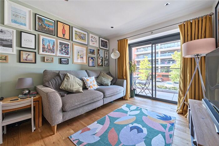 2 Bedroom Apartment For Sale In Kingman Way, Newbury, Berkshire, RG14