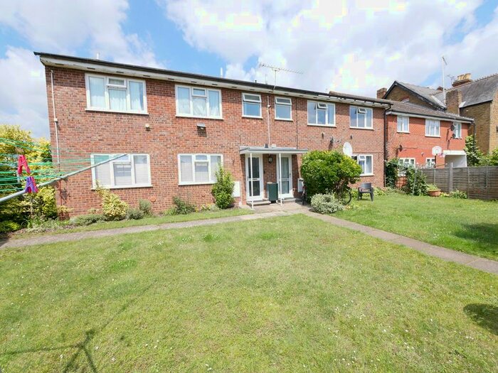 1 Bedroom Flat To Rent In Chaucer Road, Ashford, TW15