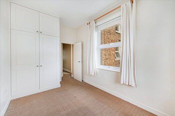 1 Bedroom Flat For Sale In Askew Road, Shepherd's Bush, W12