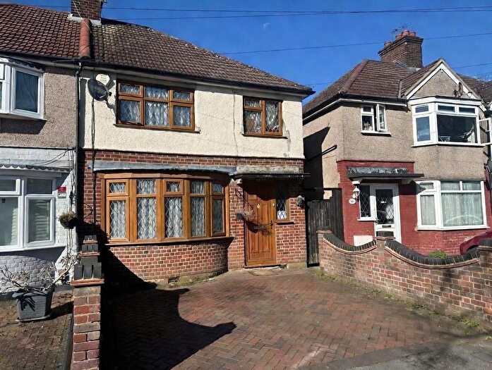 3 Bedroom Semi-Detached House For Sale In Maytree Crescent, Watford, WD24