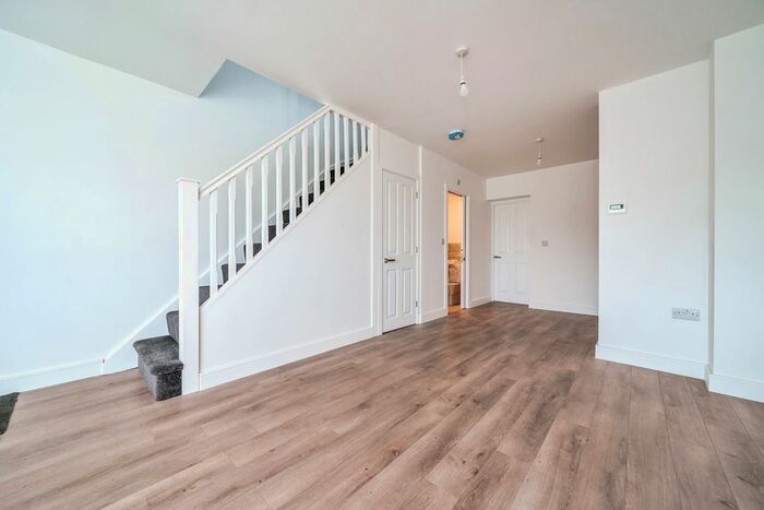 2 Bedroom End Of Terrace House To Rent In Lawrence Road, Erith, DA8