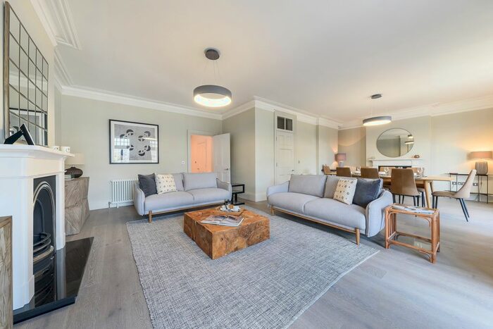 3 Bedroom Flat To Rent In St George Court, Gloucester Road, London, SW7