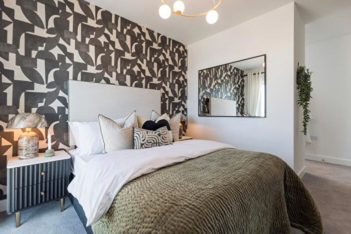 2 Bedroom Apartment For Sale In Newmarket Road, Cambridge, CB5