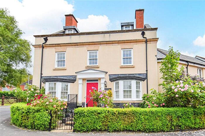 5 Bedroom Link Detached House For Sale In Whatley Drive, Pewsey, Wiltshire, SN9