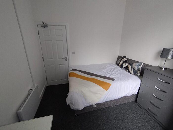 1 Bedroom Block Of Apartments To Rent In *En-Suite* Market Place, Mansfield, NG18