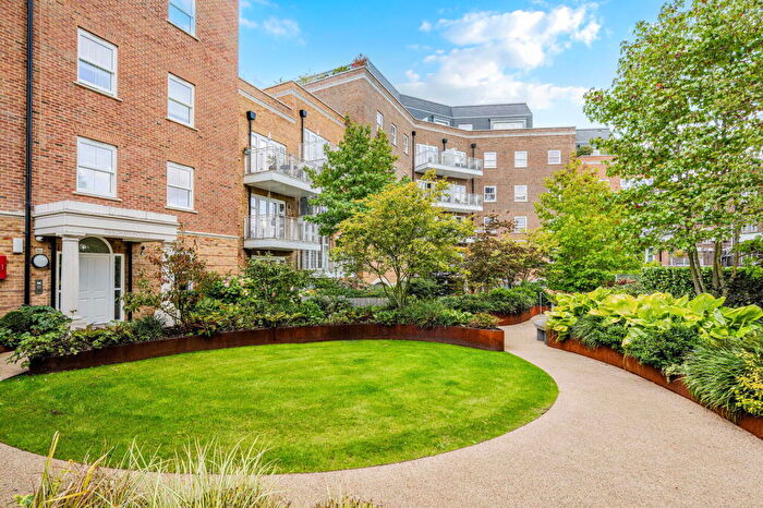 2 Bedroom Flat For Sale In Eden Place, Oxted, RH8