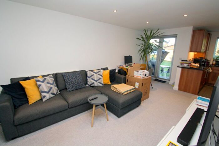 2 Bedroom Flat To Rent In Gresham Road, Staines-Upon-Thames, TW18