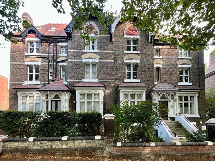 3 Bedroom Flat To Rent In Fitzjohns Avenue, London, NW3