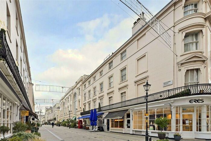 3 Bedroom Flat To Rent In Lowndes Square, London, SW1X
