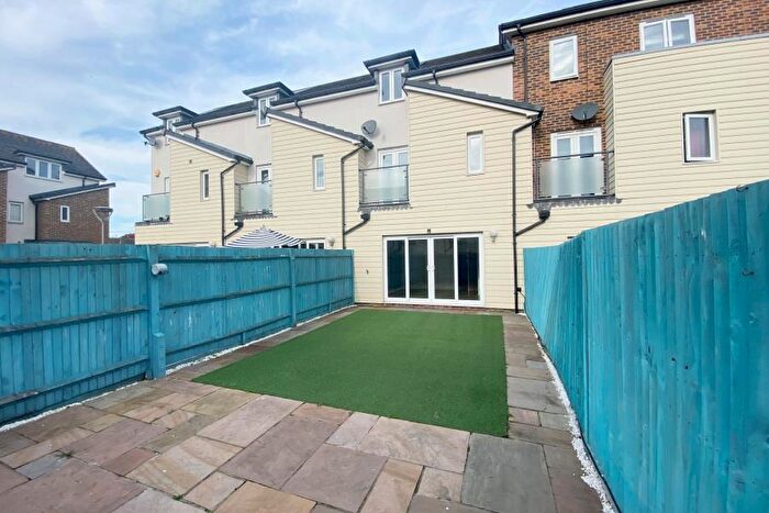 3 Bedroom Terraced House To Rent In Addlestone, Surrey, KT15