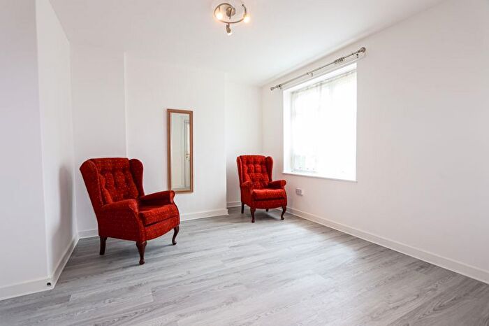 2 Bedroom Flat To Rent In Hillside Road, Southall, UB1