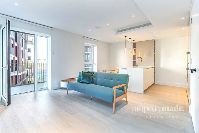 1 Bedroom Flat To Rent In Cascade Way, London, W12