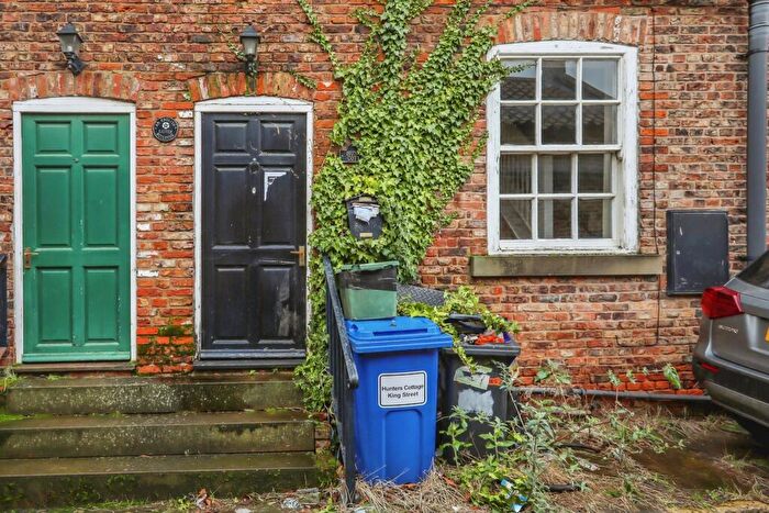 1 Bedroom Character Property For Sale In King Street, Thorne, Doncaster, DN8