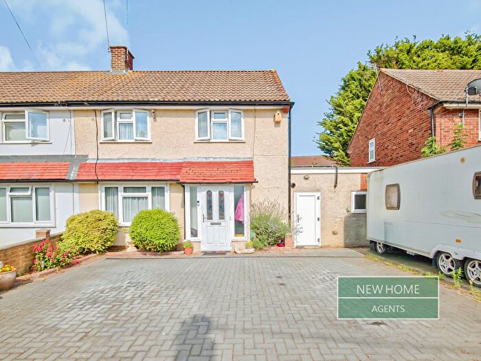 3 Bedroom Semi-detached House For Sale In Tylney Avenue, Rochford, Essex, SS4
