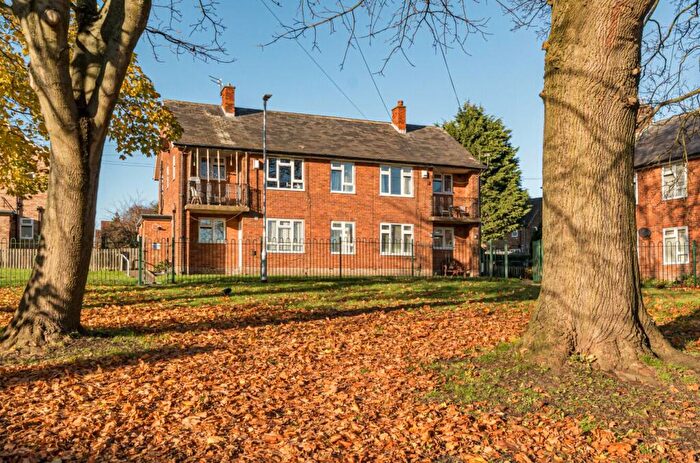 2 Bedroom Flat For Sale In Landseer Road, Leeds, West Yorkshire, LS13