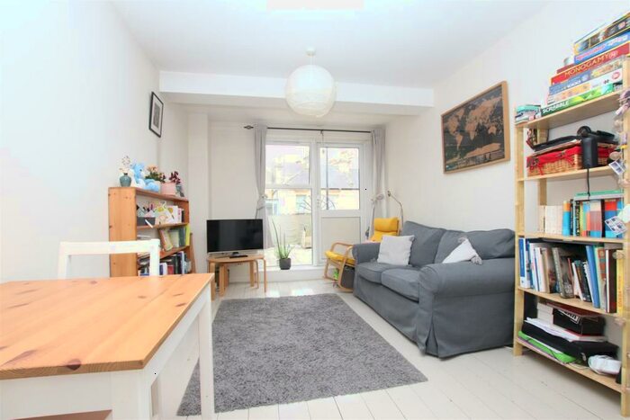 1 Bedroom Flat To Rent In Lampards Buildings, Bath, BA1