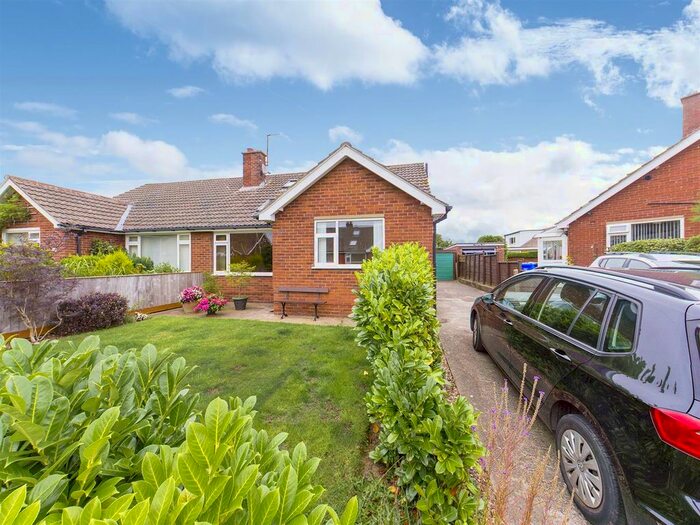 4 Bedroom Semidetached Bungalow For Sale In Burniston Gardens
