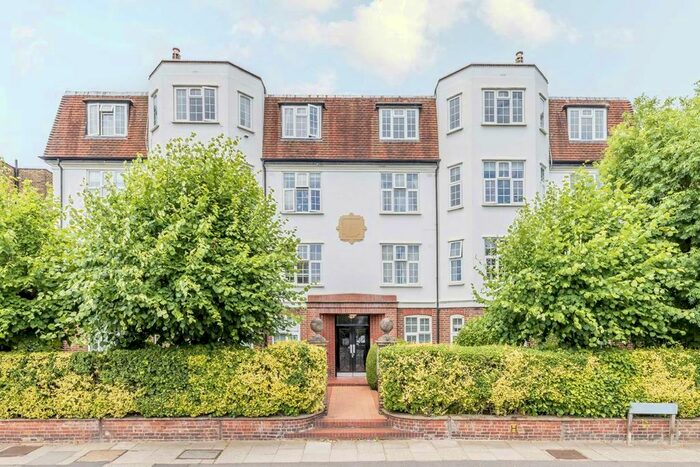 3 Bedroom Flat To Rent In Kings Road, London, SW19