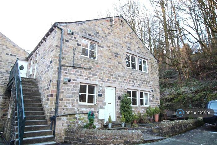 2 Bedroom Flat To Rent In Swan Bank Lane, Holmfirth, HD9
