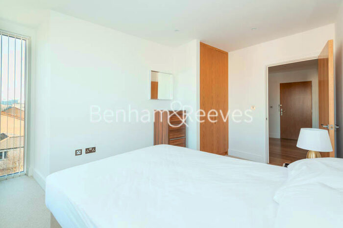 2 Bedroom Apartment To Rent In Gullivers Walk, London, SE8