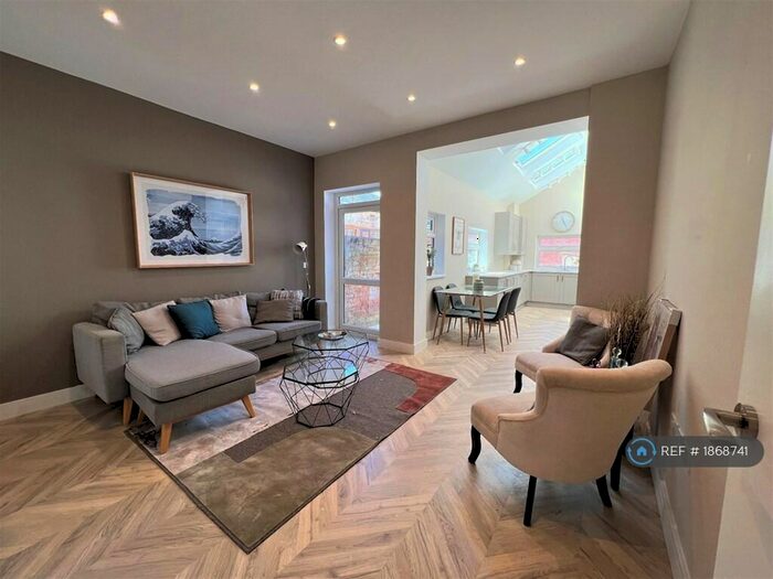 4 Bedroom Terraced House To Rent In Basingstoke Road, Reading, RG2