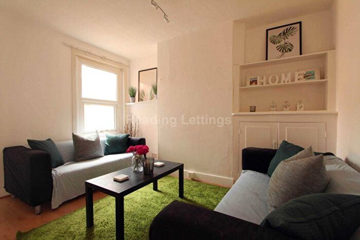 6 Bedroom Terraced House To Rent In Grange Avenue, Reading, RG6