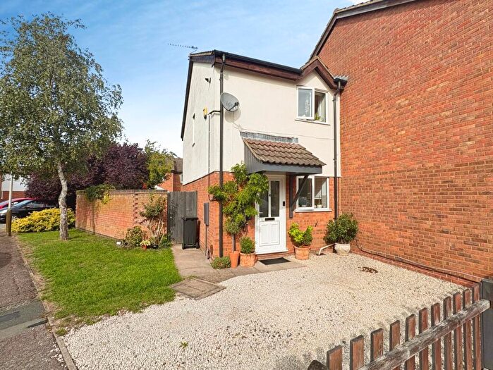 2 Bedroom End Of Terrace House For Sale In Cairngorm Close, Leicester, Leicestershire, LE2