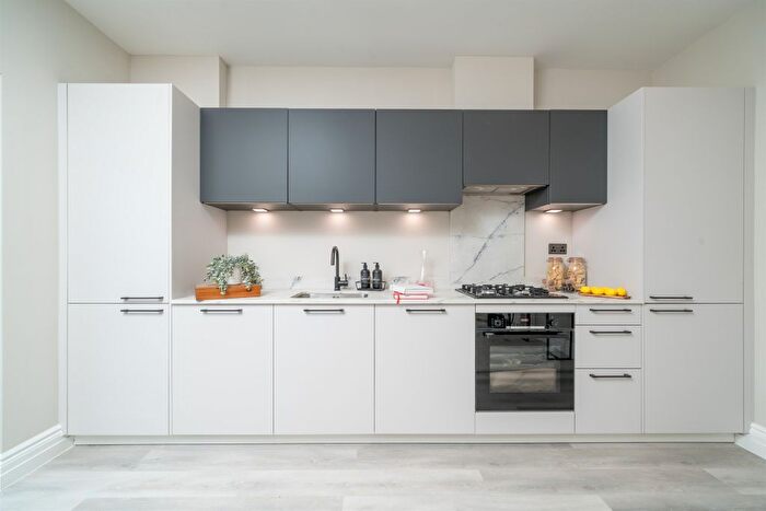 2 Bedroom Flat For Sale In Knightswood Mansion, Berkhamsted, HP4