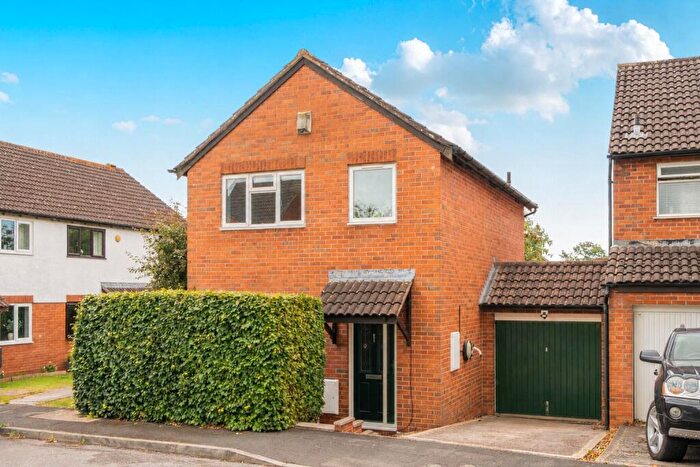 3 Bedroom Link Detached House For Sale In Lees Lane, Bristol, Gloucestershire, BS30
