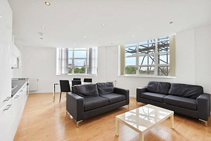 3 Bedroom Apartment To Rent In High Street, London, E15