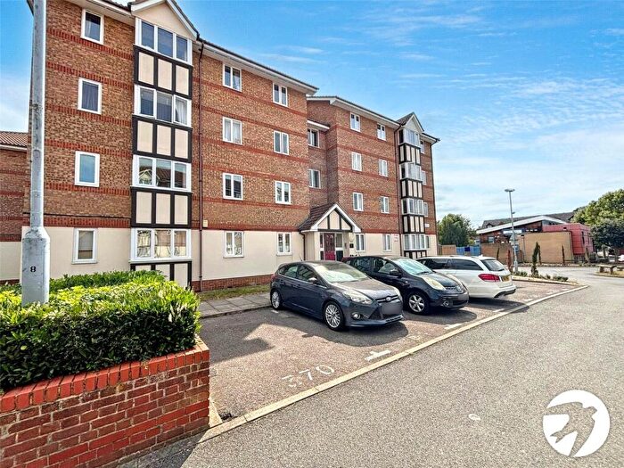 2 Bedroom Flat To Rent In Chandlers Drive, Erith, DA8