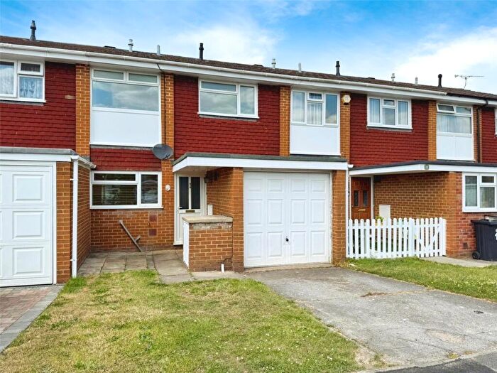 3 Bedroom Terraced House For Sale In Mendip Close, Charvil, Reading, RG10