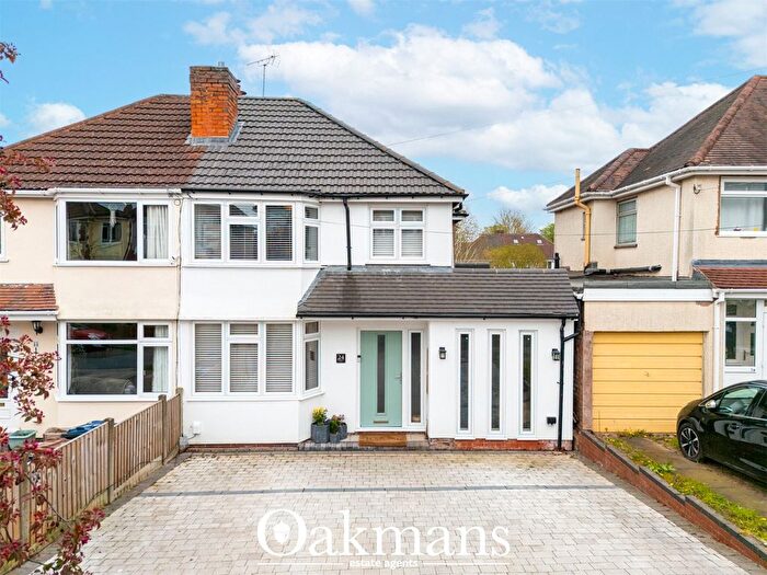3 Bedroom Semi Detached House For Sale In Midhurst Road, Birmingham, West Midlands, B30