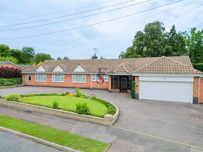 4 Bedroom Detached Bungalow For Sale In Oaks Way, Leicester, LE2