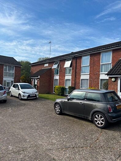 2 Bedroom Flat To Rent In Shurland Avenue, New Barnet, Barnet, EN4