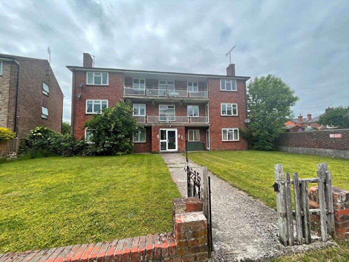2 Bedroom Flat To Rent In Stroud Green, Newbury, RG14
