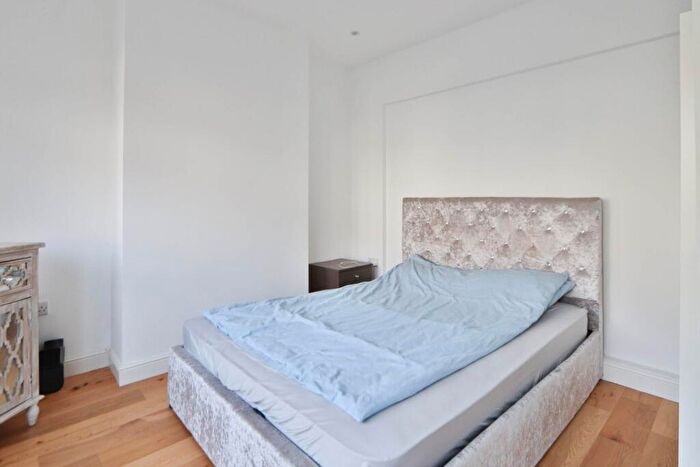 3 Bedroom End Of Terrace House For Sale In Byron Avenue, New Malden, KT3