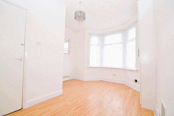 2 Bedroom Flat To Rent In Benares Road, London, SE18