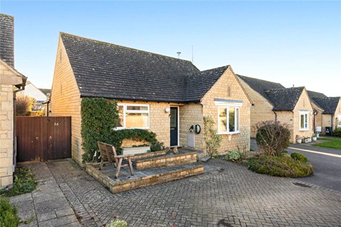 2 Bedroom Bungalow For Sale In Park Farm, Bourton-on-the-Water, Cheltenham, Gloucestershire, GL54
