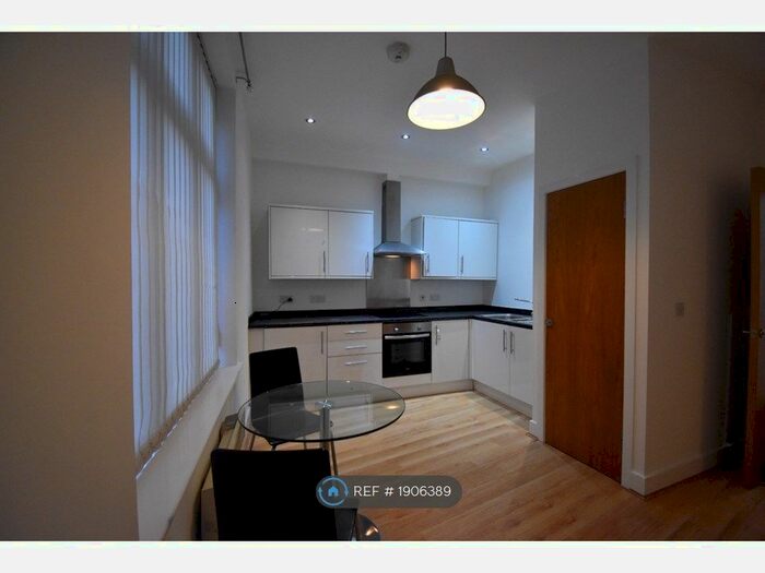 2 Bedroom Flat To Rent In Wellington Street, Stockport, SK1
